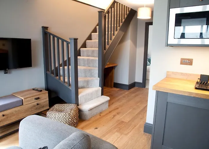Little Elm - Luxury Home From Home, Free Parking, 30-40 Mins Walk From Bath City Centre